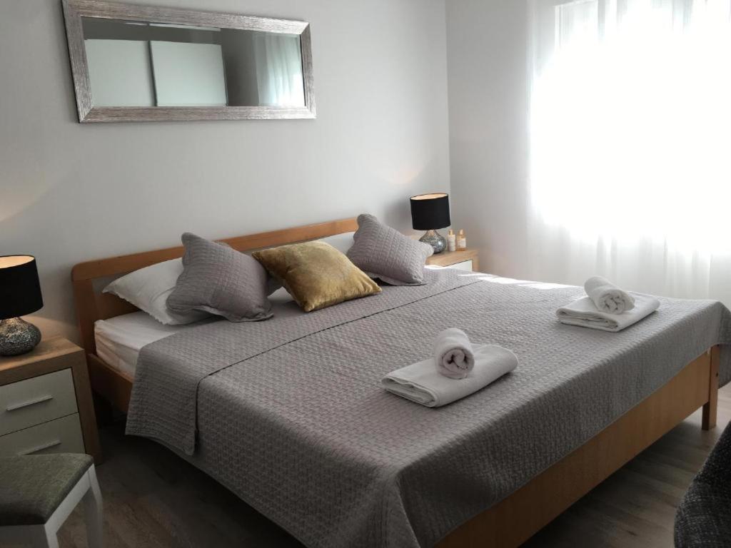 Luxury Apartment Cairos 트로기르 외부 사진